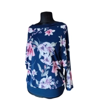 Granatowa bluzka kimono z marszczonym dekoltem - wzór w kwiaty